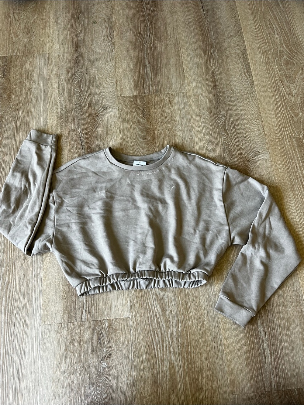 Gymshark Cropped Sweatshirt in Taupe Beige